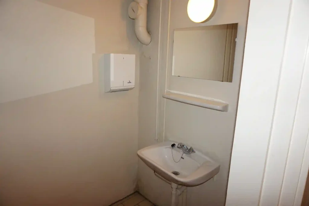 Børnefri Forenings Lokaler på Bredstedgade. - Toilet